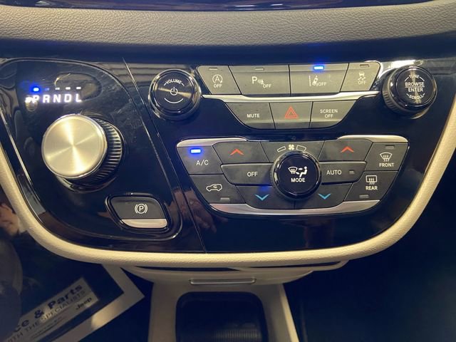 Certified 2024 Chrysler Pacifica Touring-L image 25