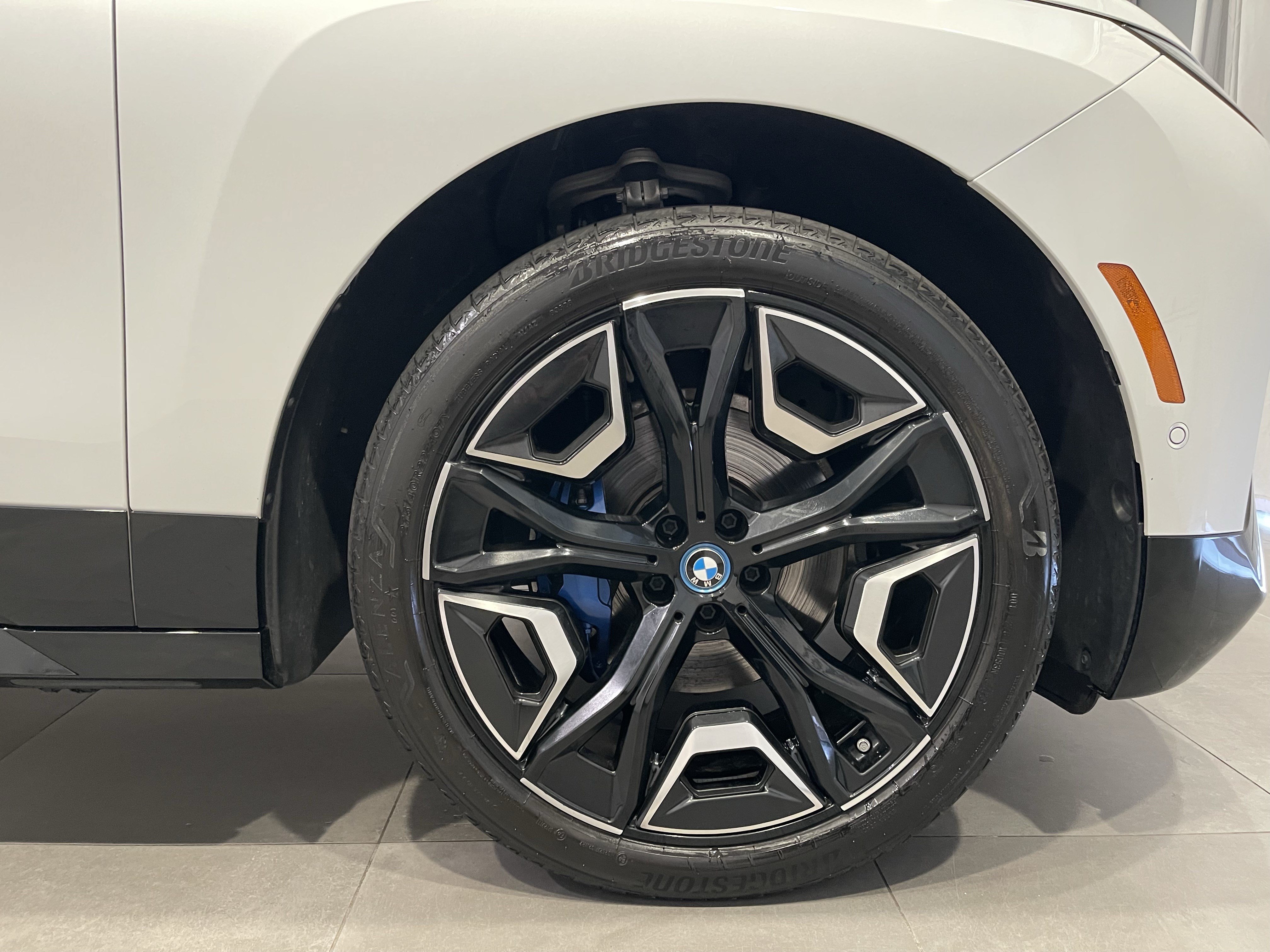 Used 2024 BMW iX xDrive50 w/ Sport Package AWD/4WD image 10