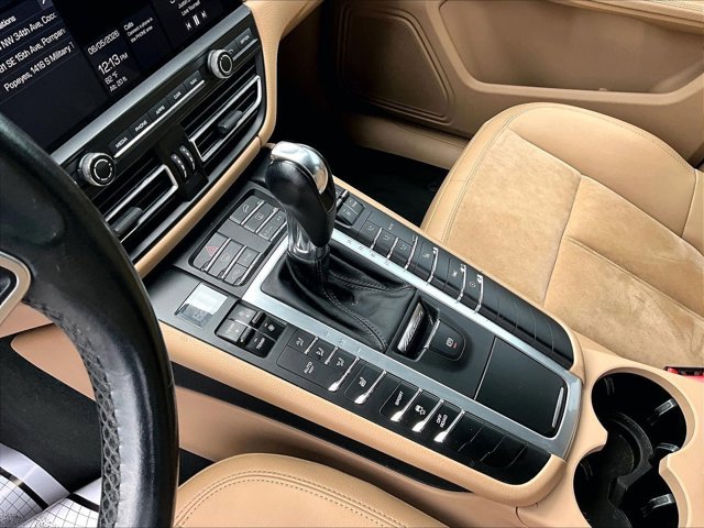 Used 2020 Porsche Macan AWD/4WD image 15
