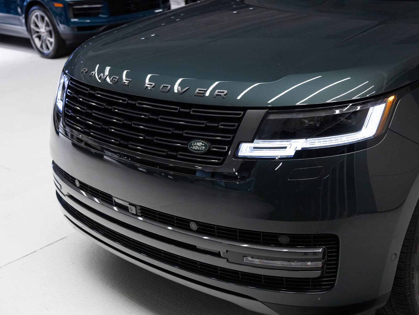 Used 2025 Land Rover Range Rover SE AWD/4WD image 32