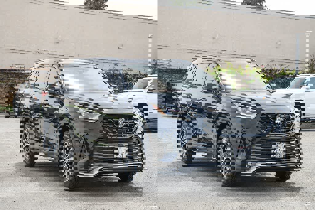 Used 2023 Toyota Highlander XSE image 3