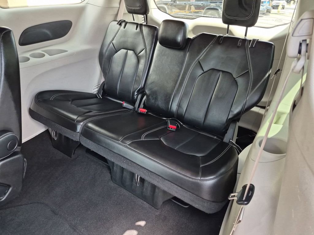 Certified 2023 Chrysler Pacifica Touring-L FWD image 26