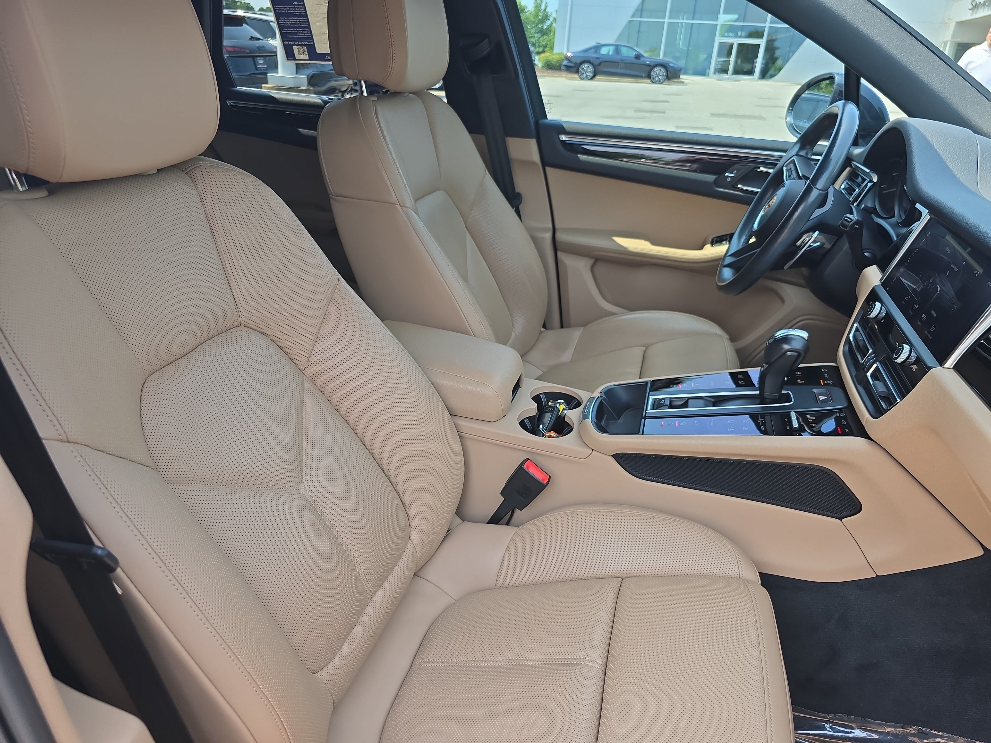 Used 2023 Porsche Macan Turbo AWD/4WD image 10