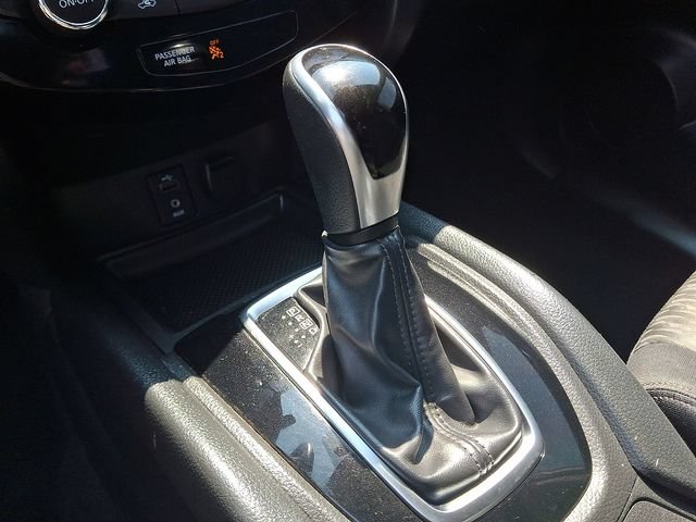Used 2017 Nissan Rogue SV AWD/4WD image 15