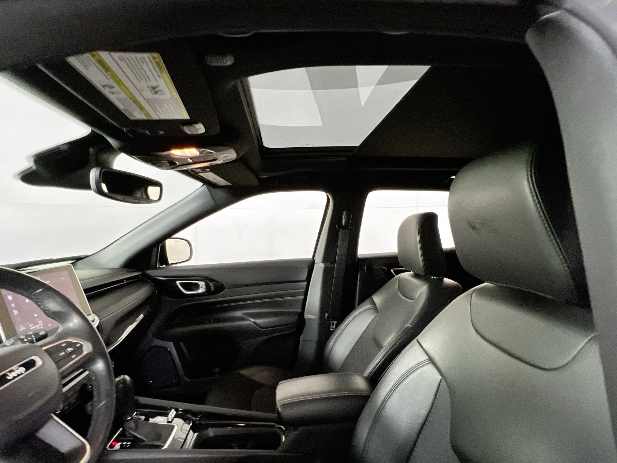 Used 2022 Jeep Compass Altitude w/ Sun and Sound Group image 22