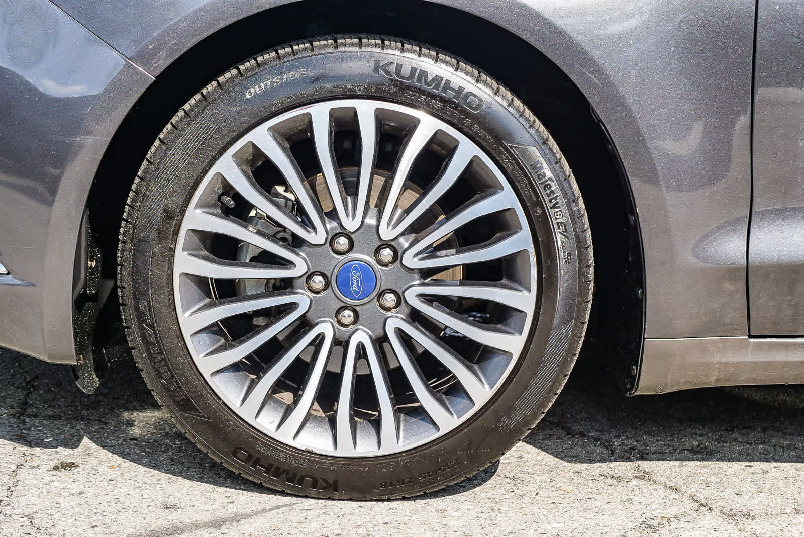 Used 2017 Ford Fusion SE w/ Fusion SE Technology Package FWD image 9