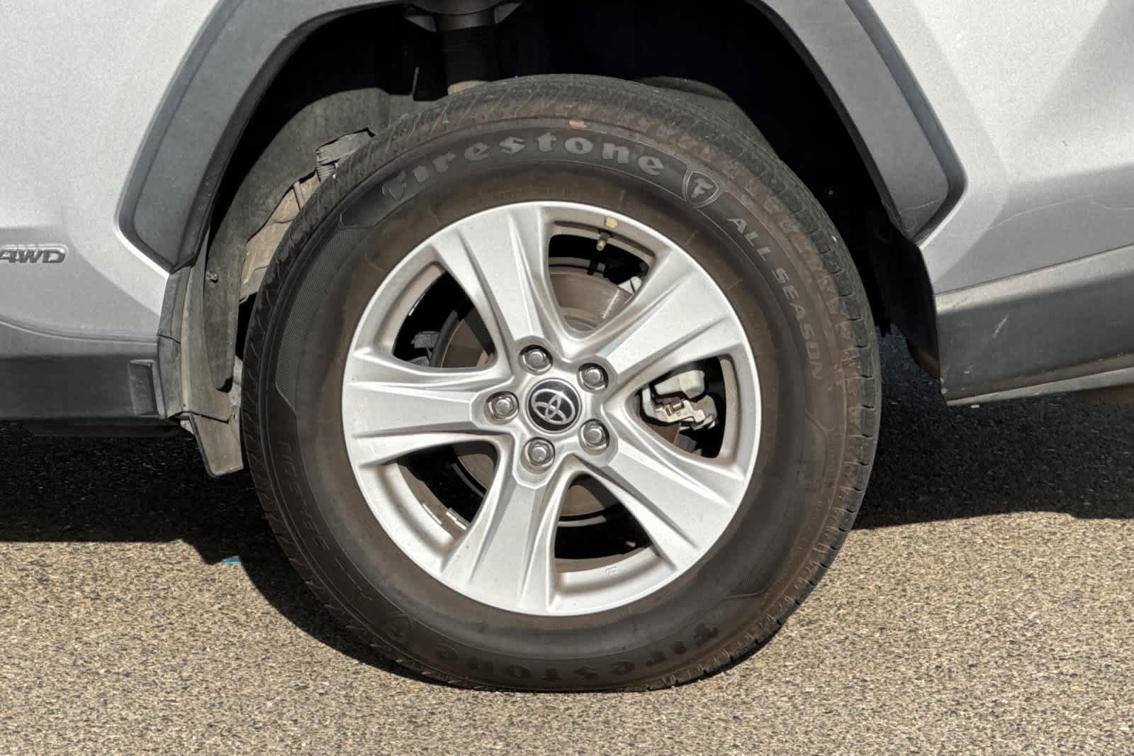 Used 2021 Toyota RAV4 XLE AWD/4WD image 25