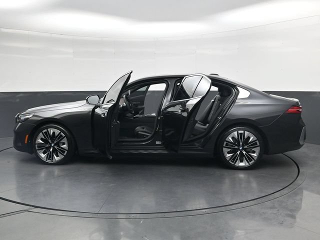 Certified 2025 BMW i5 eDrive40i w/ Premium Package RWD image 41