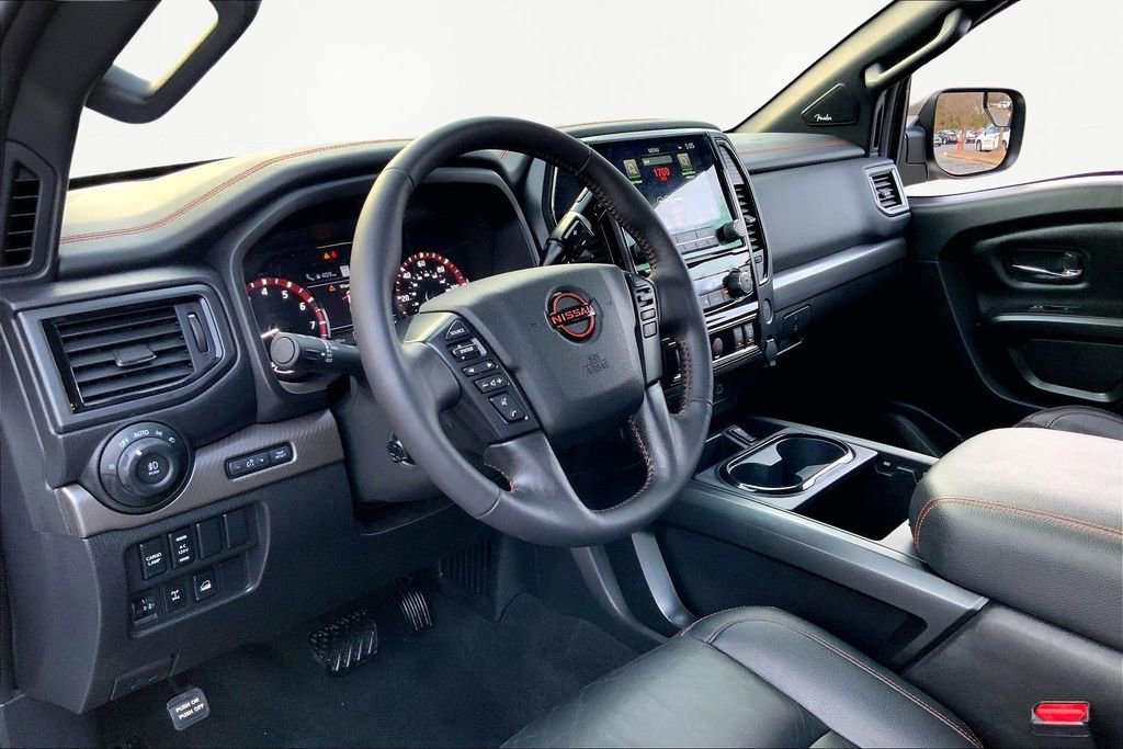 Used 2024 Nissan Titan PRO-4X w/ Pro-4x Convenience Package image 12