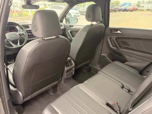Certified 2024 Volkswagen Tiguan SE R-Line AWD/4WD image 11