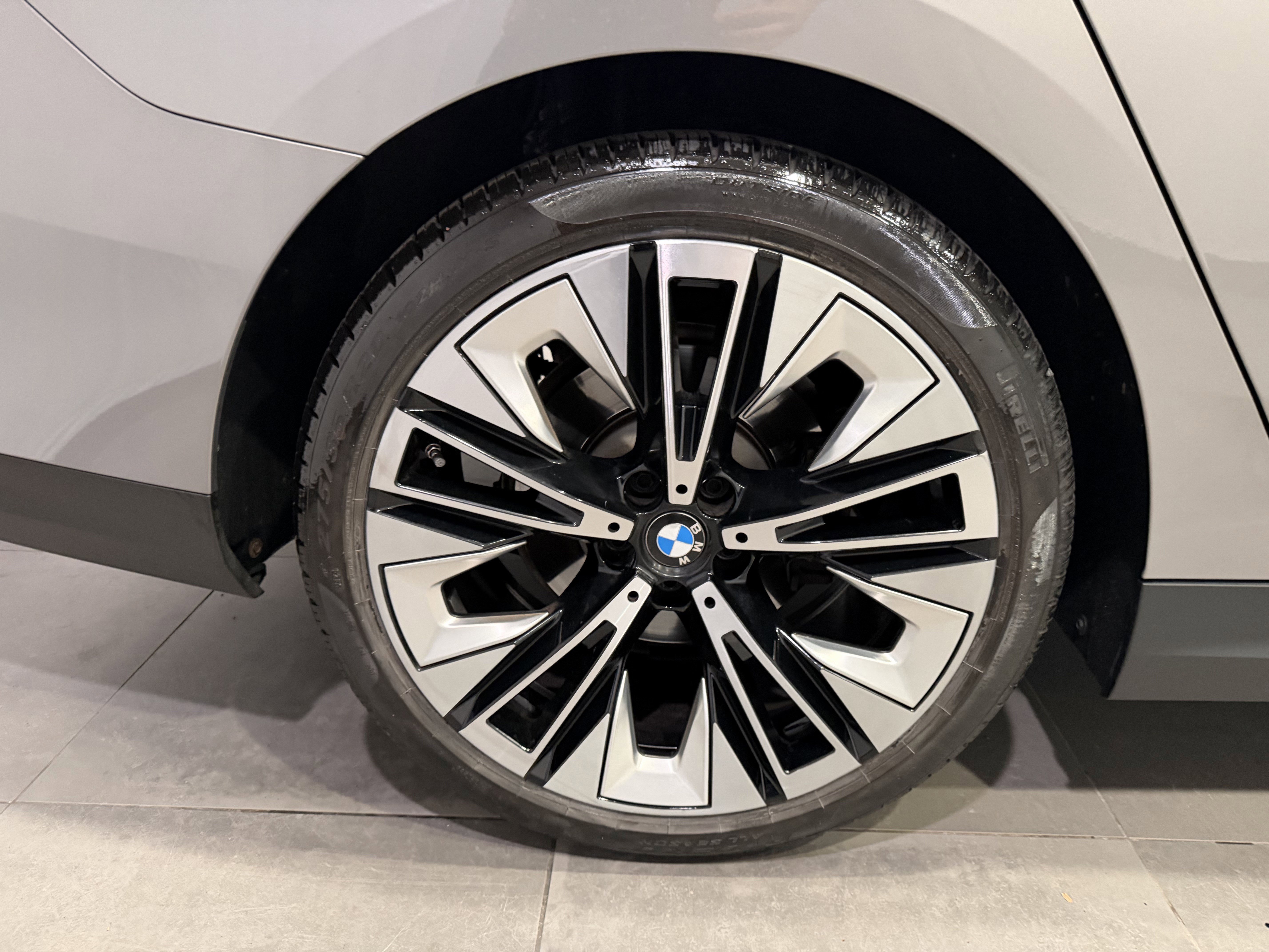 Certified 2024 BMW 530i xDrive w/ Premium Package image 9