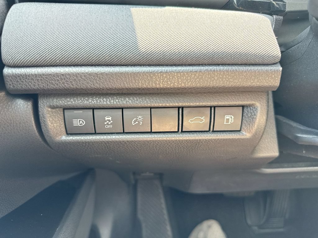 Used 2025 Toyota Camry LE FWD image 18