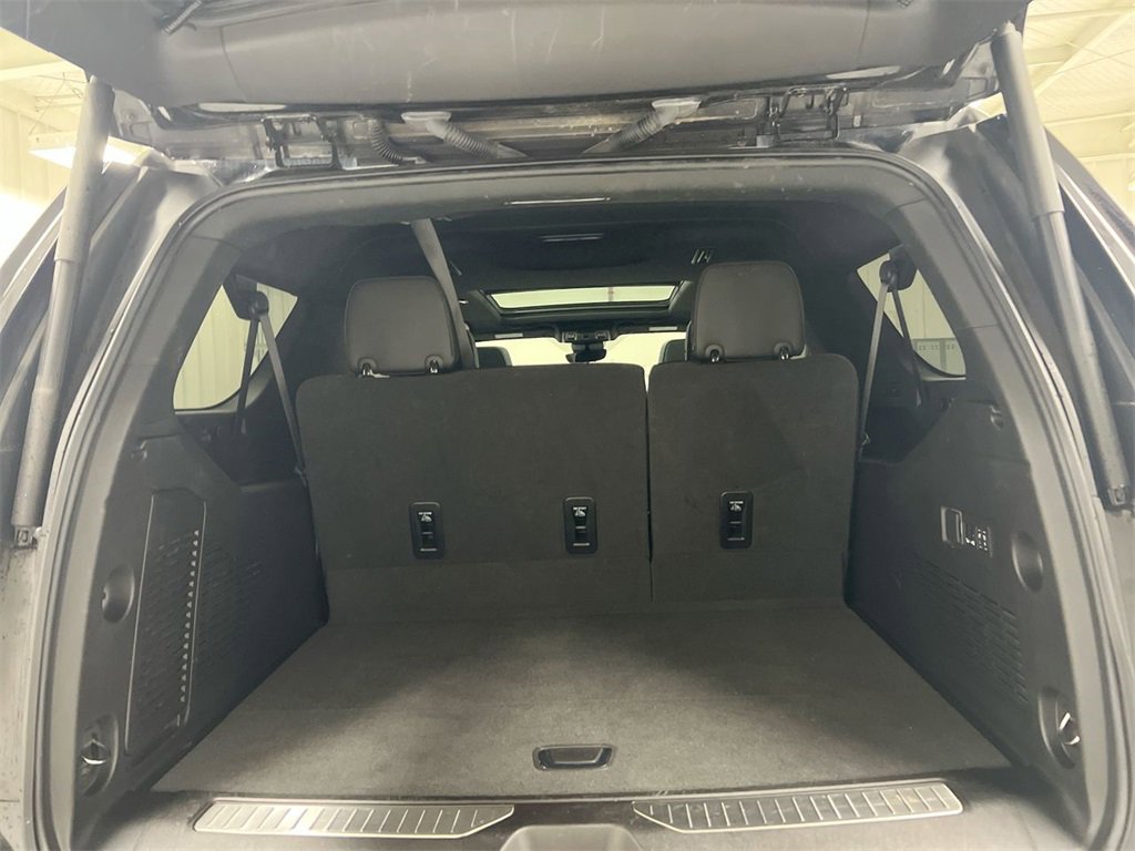 Used 2024 Chevrolet Suburban High Country image 25