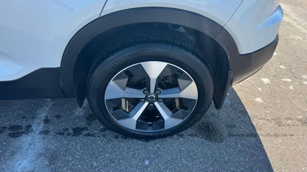 Certified 2023 Volvo XC40 B5 Plus w/ Driver Assist Package AWD/4WD image 11