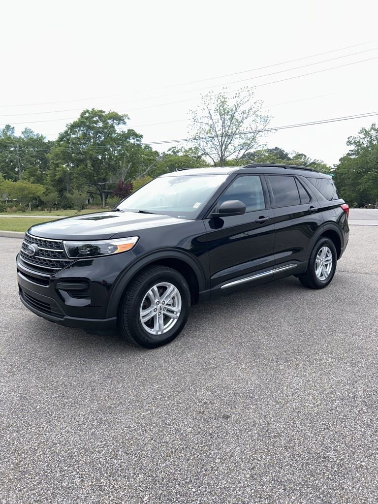 Used 2023 Ford Explorer XLT AWD/4WD image 1