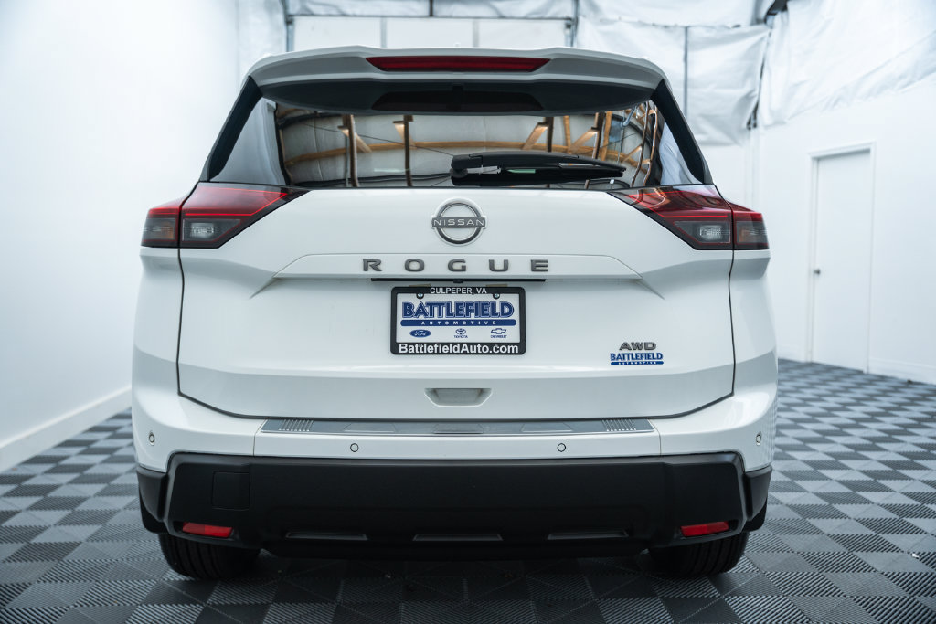 Used 2025 Nissan Rogue SV AWD/4WD image 6