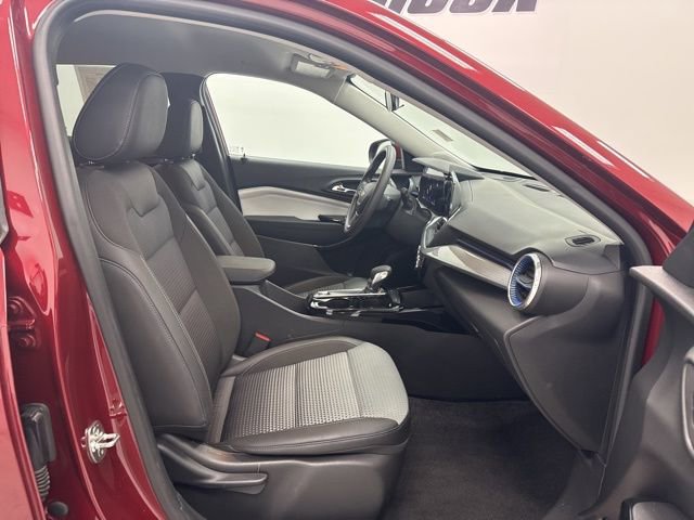 Used 2024 Chevrolet Trax LT FWD image 29