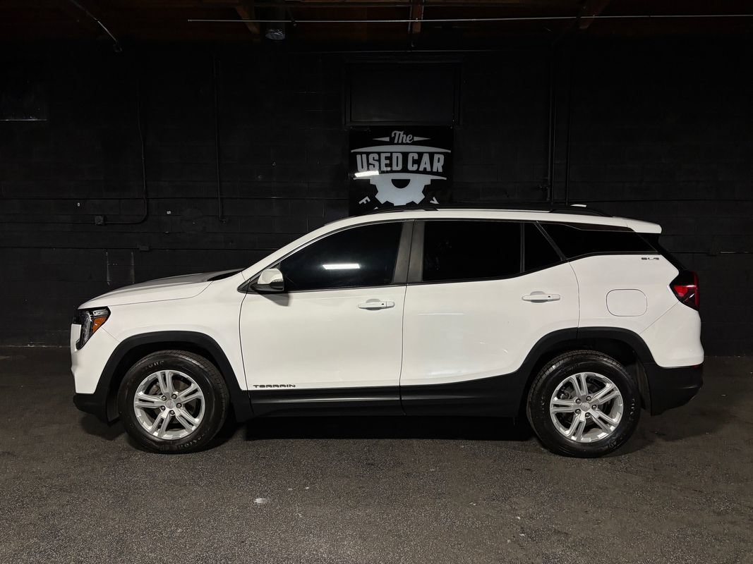 Used 2023 GMC Terrain SLE w/ Driver Convenience Package AWD/4WD image 3
