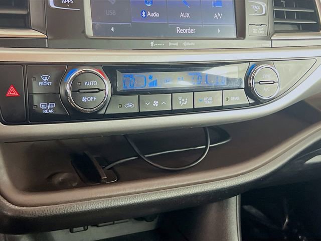 Used 2019 Toyota Highlander XLE AWD/4WD image 12
