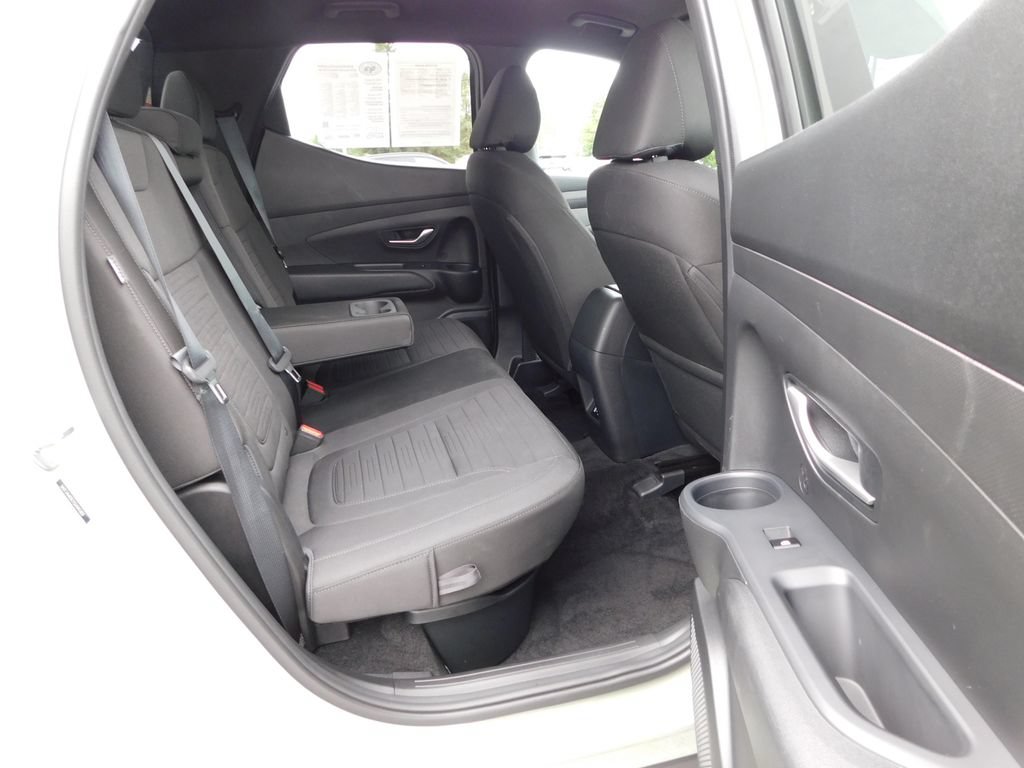 Used 2025 Hyundai Santa Cruz SE FWD image 21