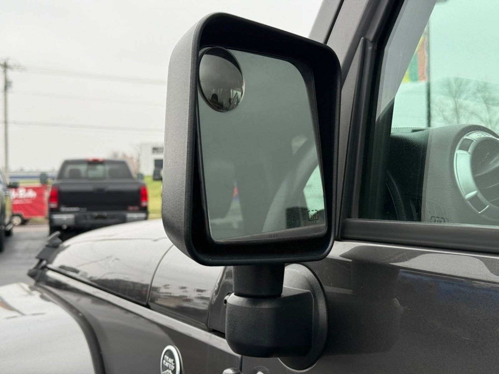 Used 2018 Jeep Wrangler Unlimited Sahara w/ Connectivity Group image 35
