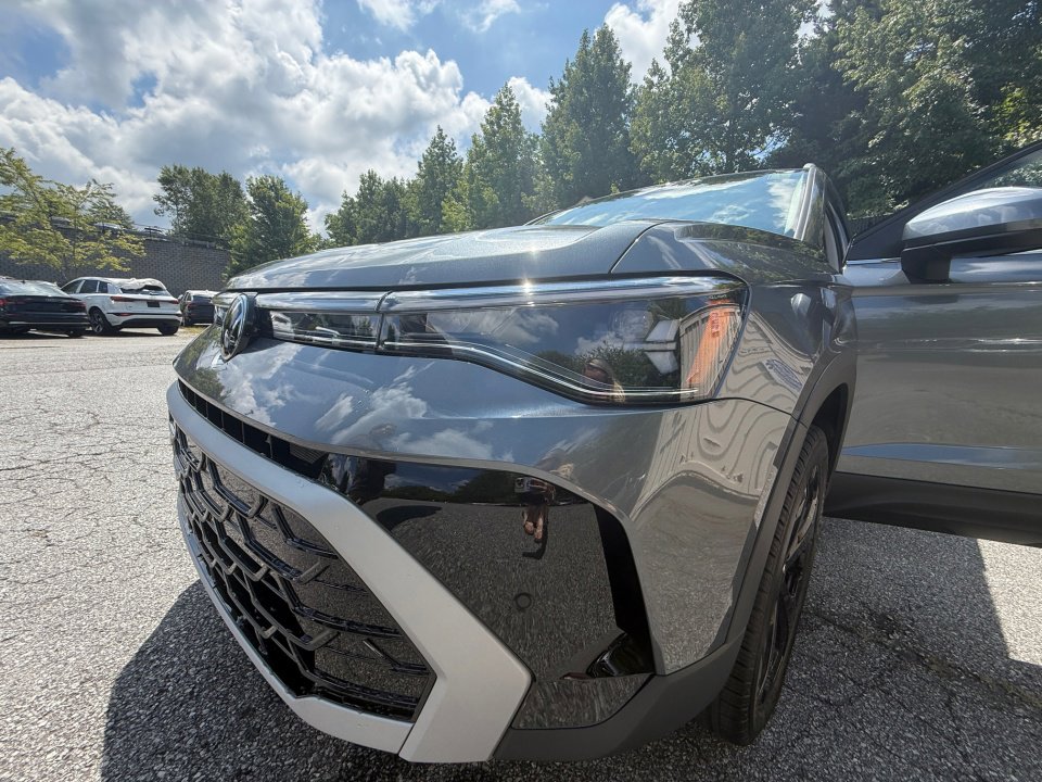 New 2025 Volkswagen Taos SEL image 26