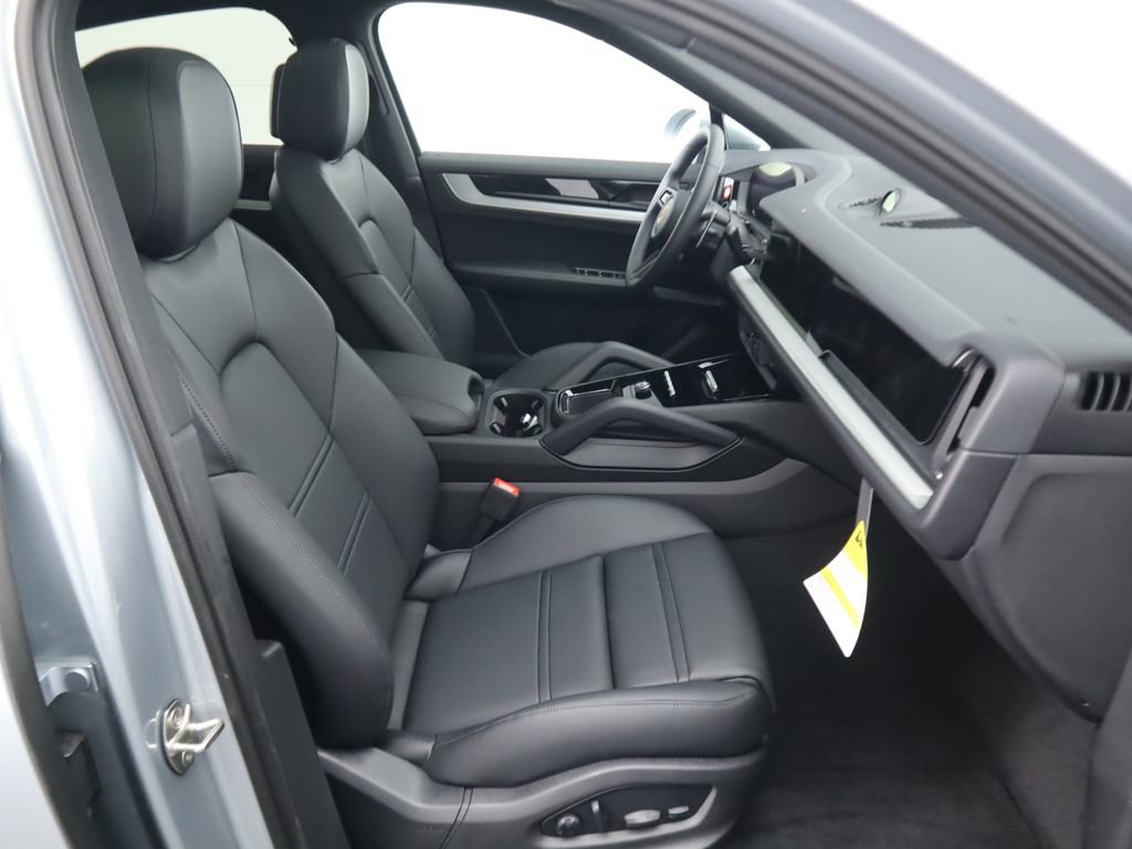 Used 2024 Porsche Cayenne Coupe AWD/4WD image 21