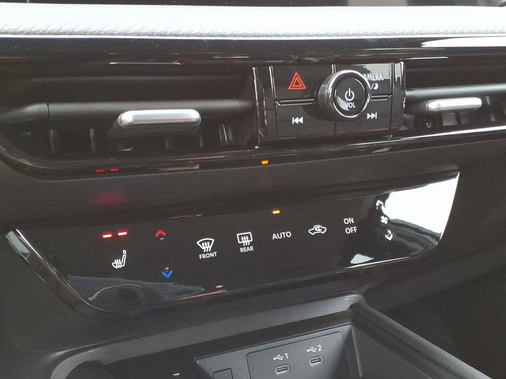 New 2026 Nissan Kicks SR w/ Cold Weather Package image 14