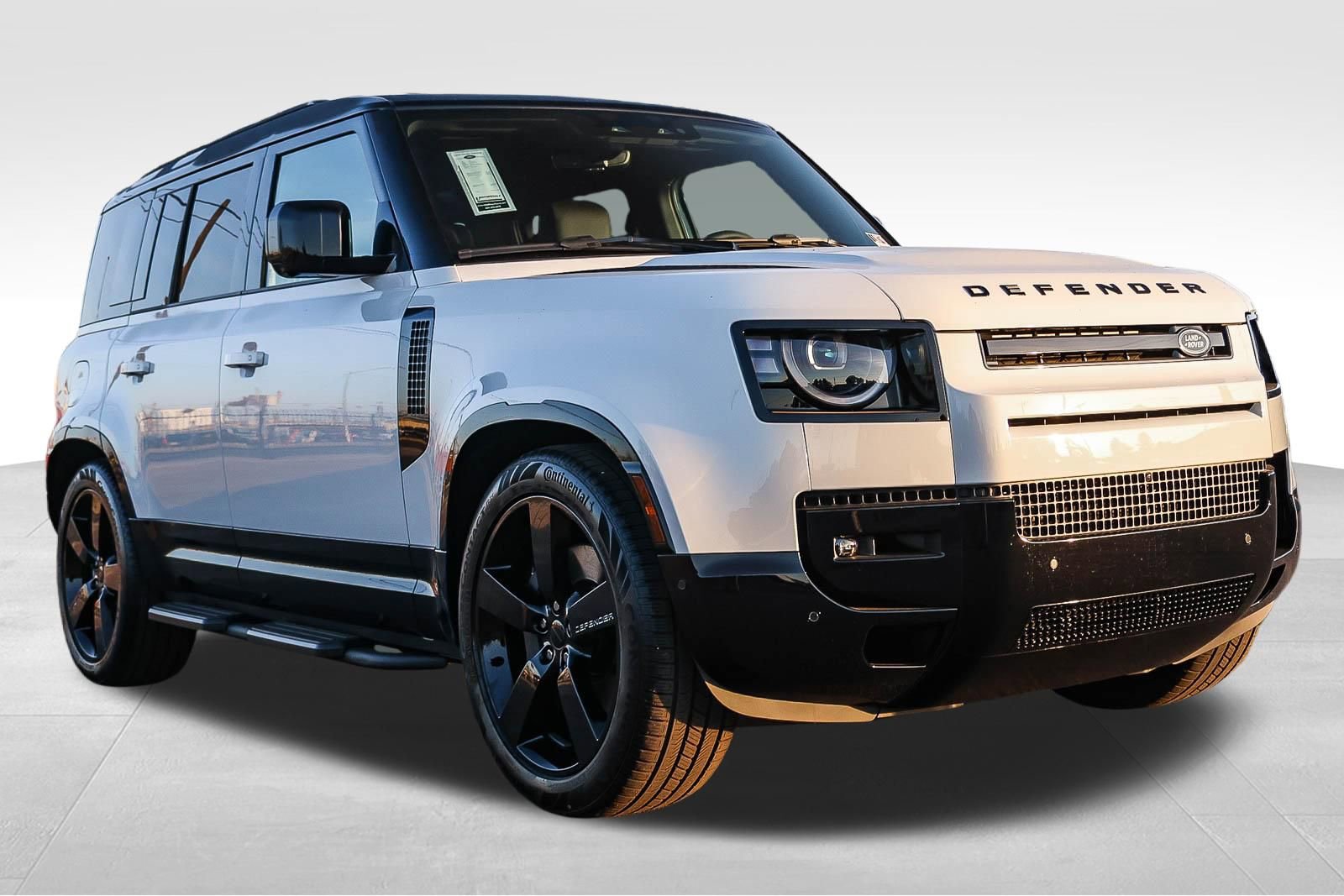 New 2026 Land Rover Defender 110 X-Dynamic SE image 3