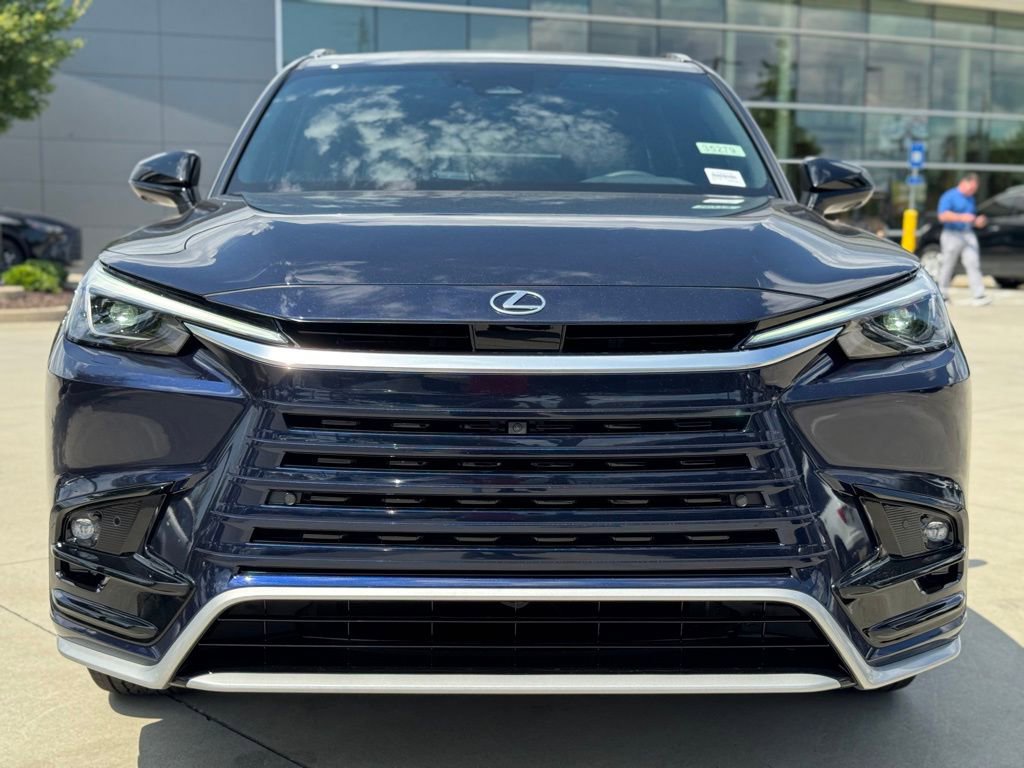 New 2025 Lexus TX 500h AWD image 4