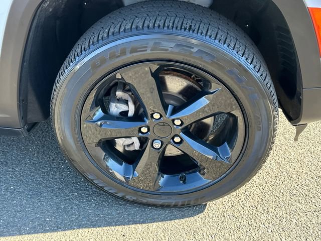 Used 2023 Jeep Grand Cherokee L Laredo AWD/4WD image 7