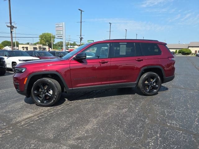 Used 2024 Jeep Grand Cherokee L Limited w/ Black Appearance Package AWD/4WD image 3