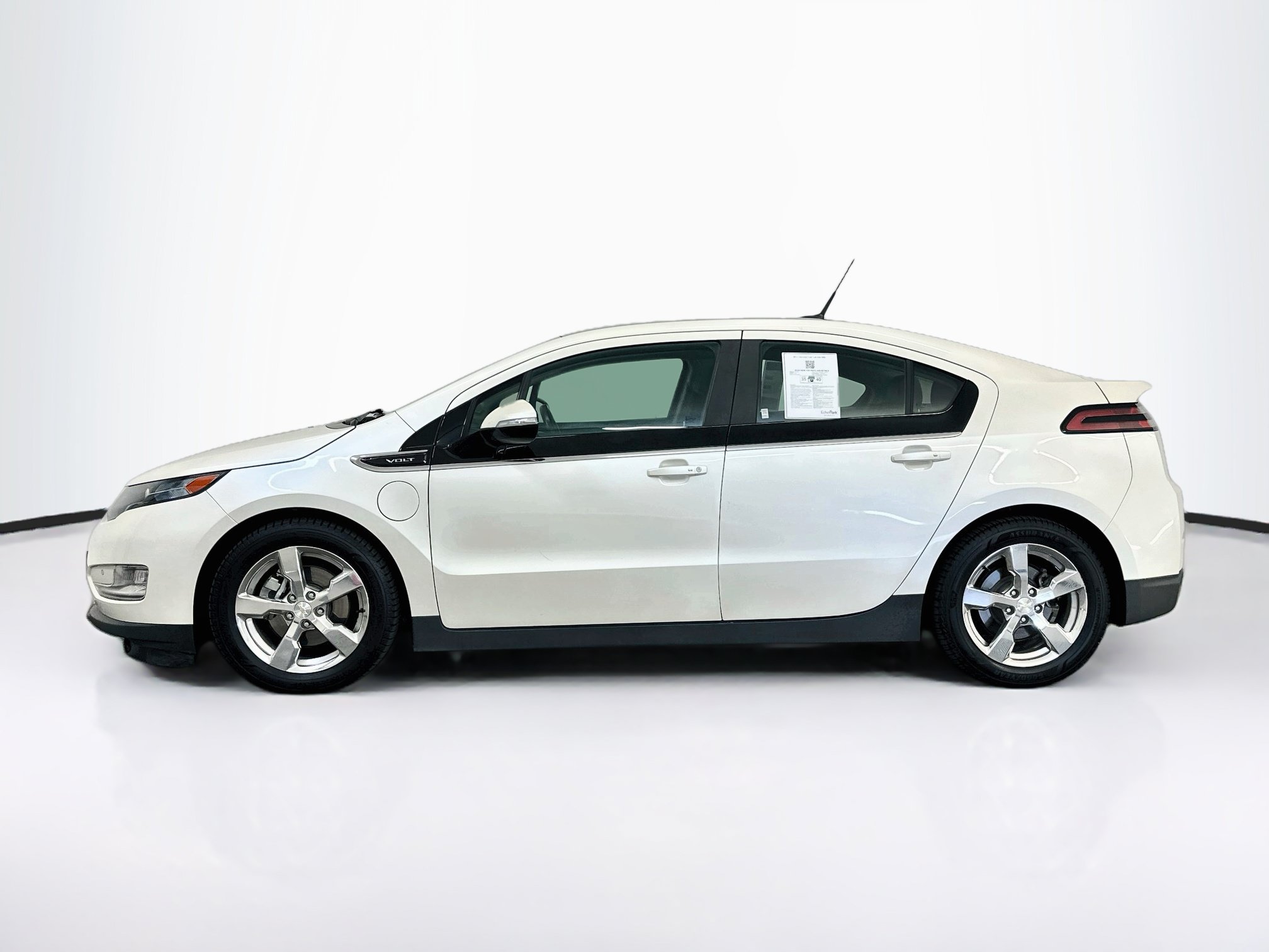 Used 2012 Chevrolet Volt Premium w/ Premium Trim Package FWD image 4
