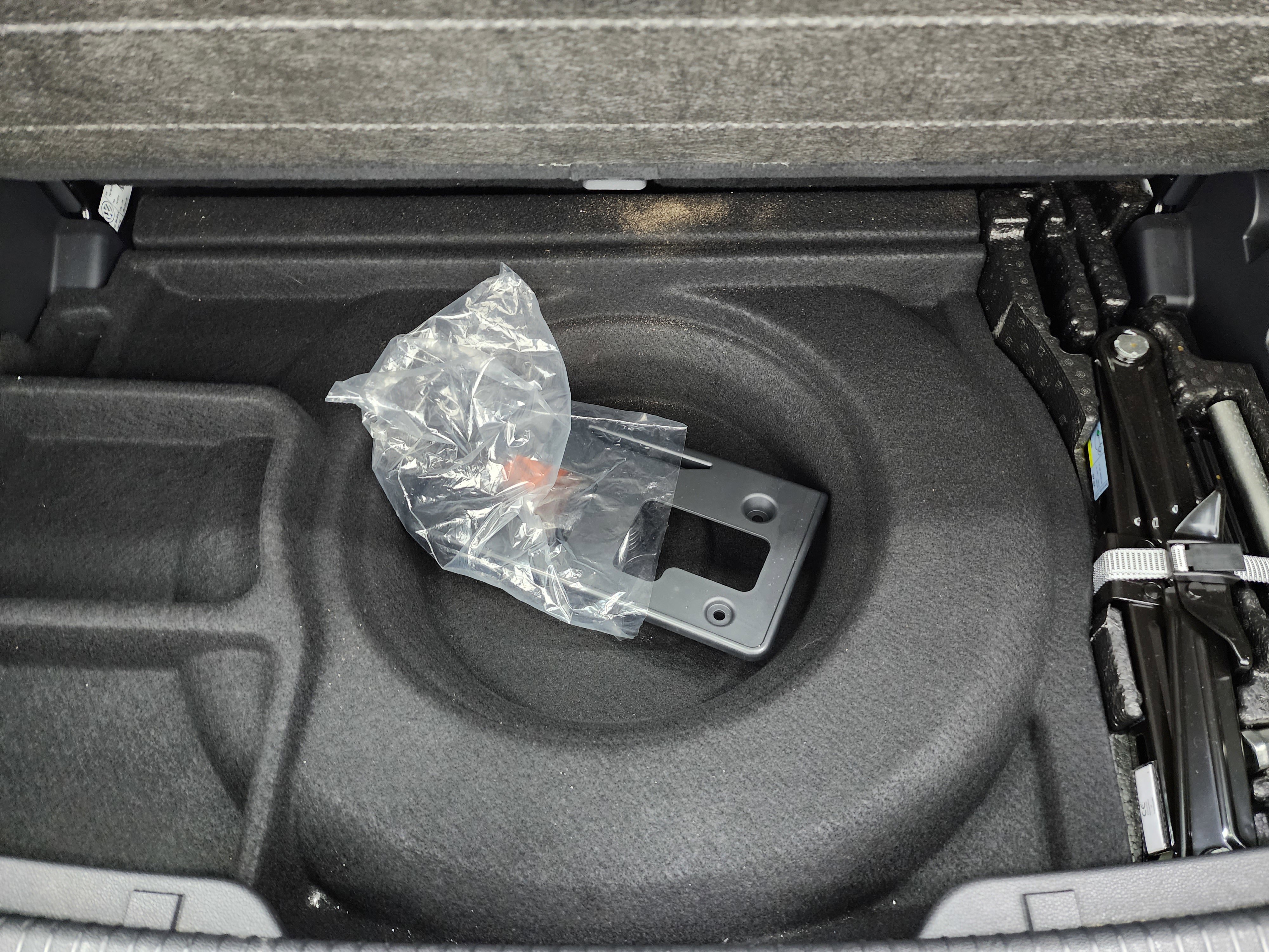 Used 2025 Volkswagen Atlas SE image 32