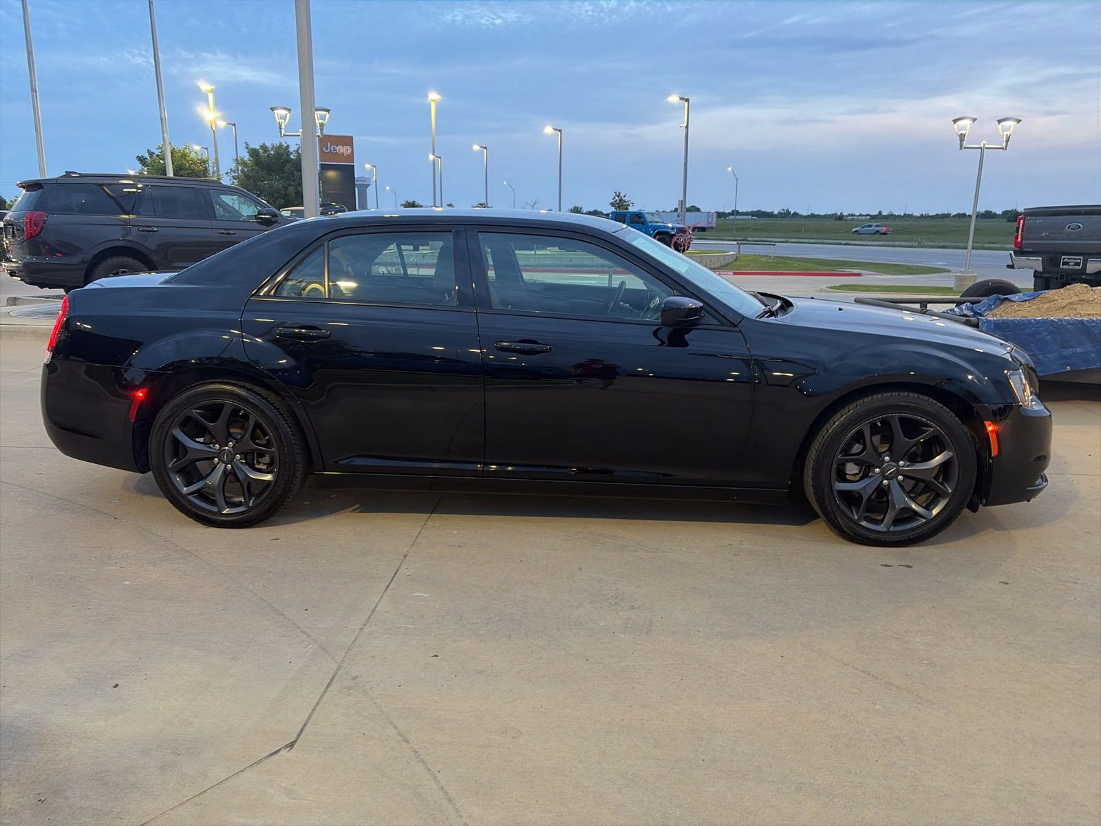 Used 2023 Chrysler 300 Touring w/ Sport Appearance Package RWD image 6