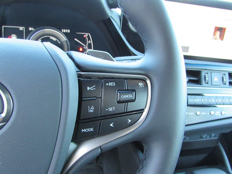 Used 2025 Lexus ES 300h w/ Premium Package FWD image 10