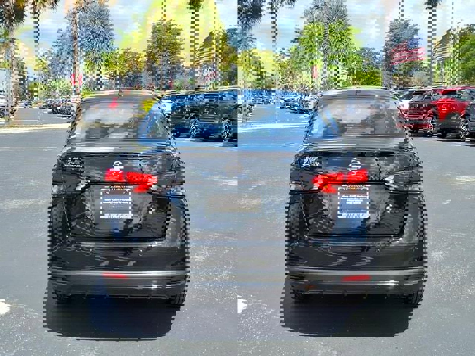 Used 2025 Nissan Versa S w/ Trunk Package image 13