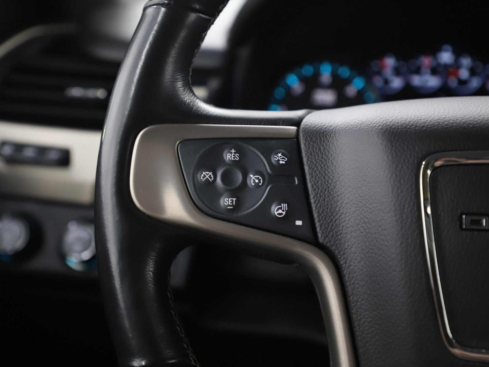 Used 2018 GMC Yukon Denali image 30