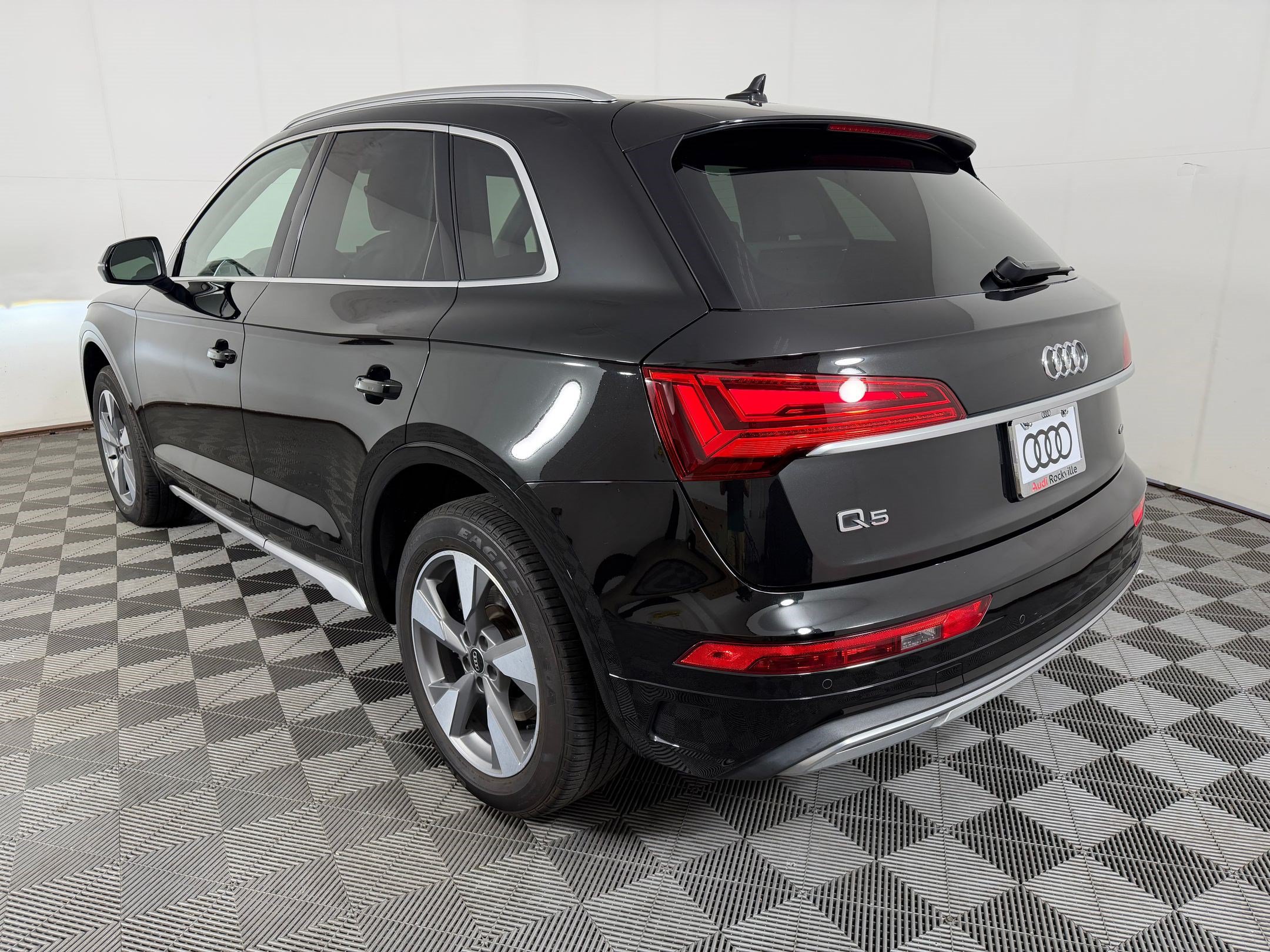 Certified 2022 Audi Q5 2.0T Premium Plus AWD/4WD image 3