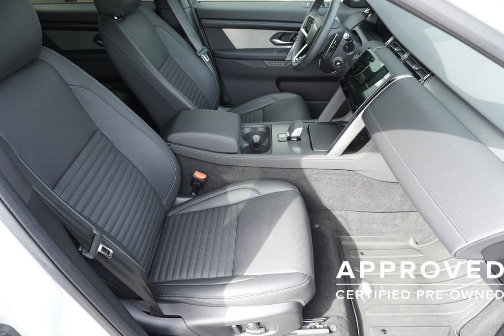 Used 2025 Land Rover Discovery Sport Dynamic SE image 23