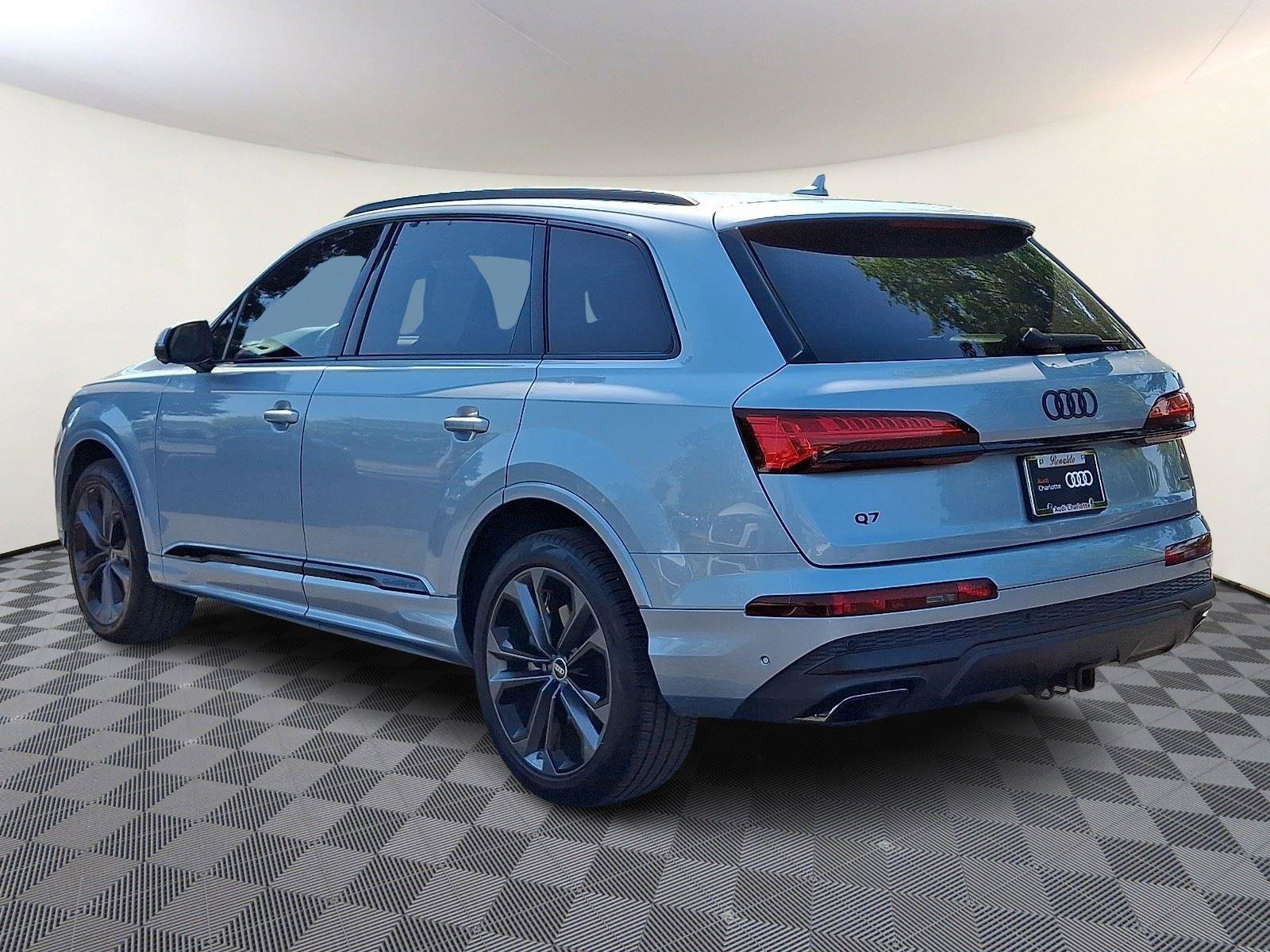 Used 2025 Audi Q7 3.0T Premium Plus w/ Premium Plus Package AWD/4WD image 4