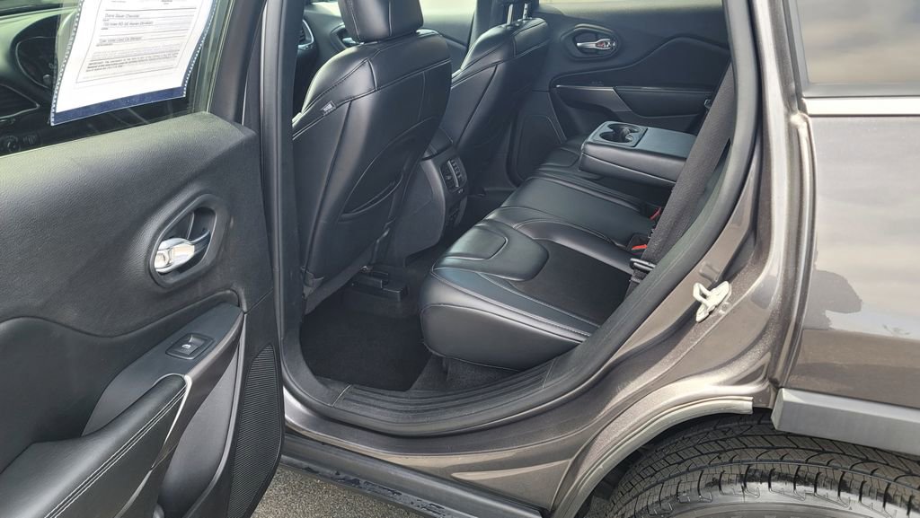 Used 2019 Jeep Cherokee Latitude Plus w/ Cold Weather Group image 25