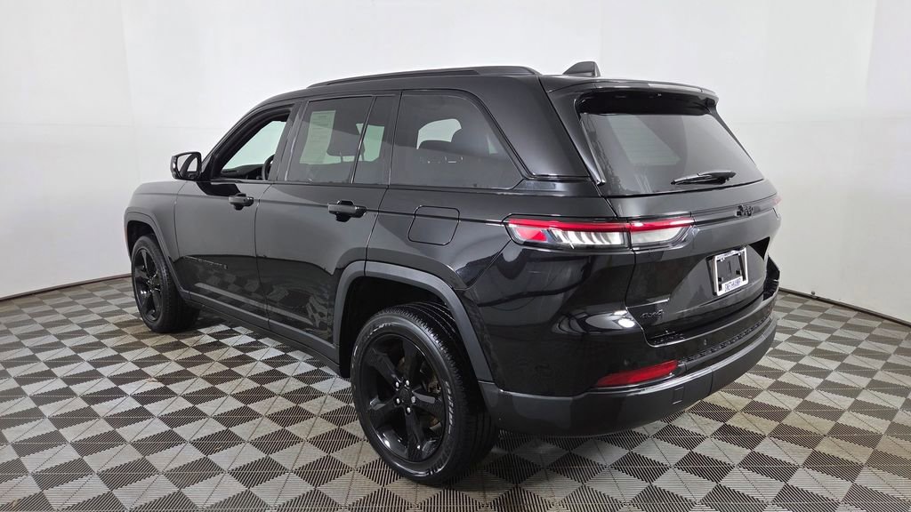 Used 2023 Jeep Grand Cherokee Altitude image 7