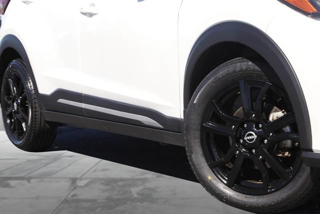 Certified 2024 Nissan Kicks SR w/ SR Premium Package FWD image 3