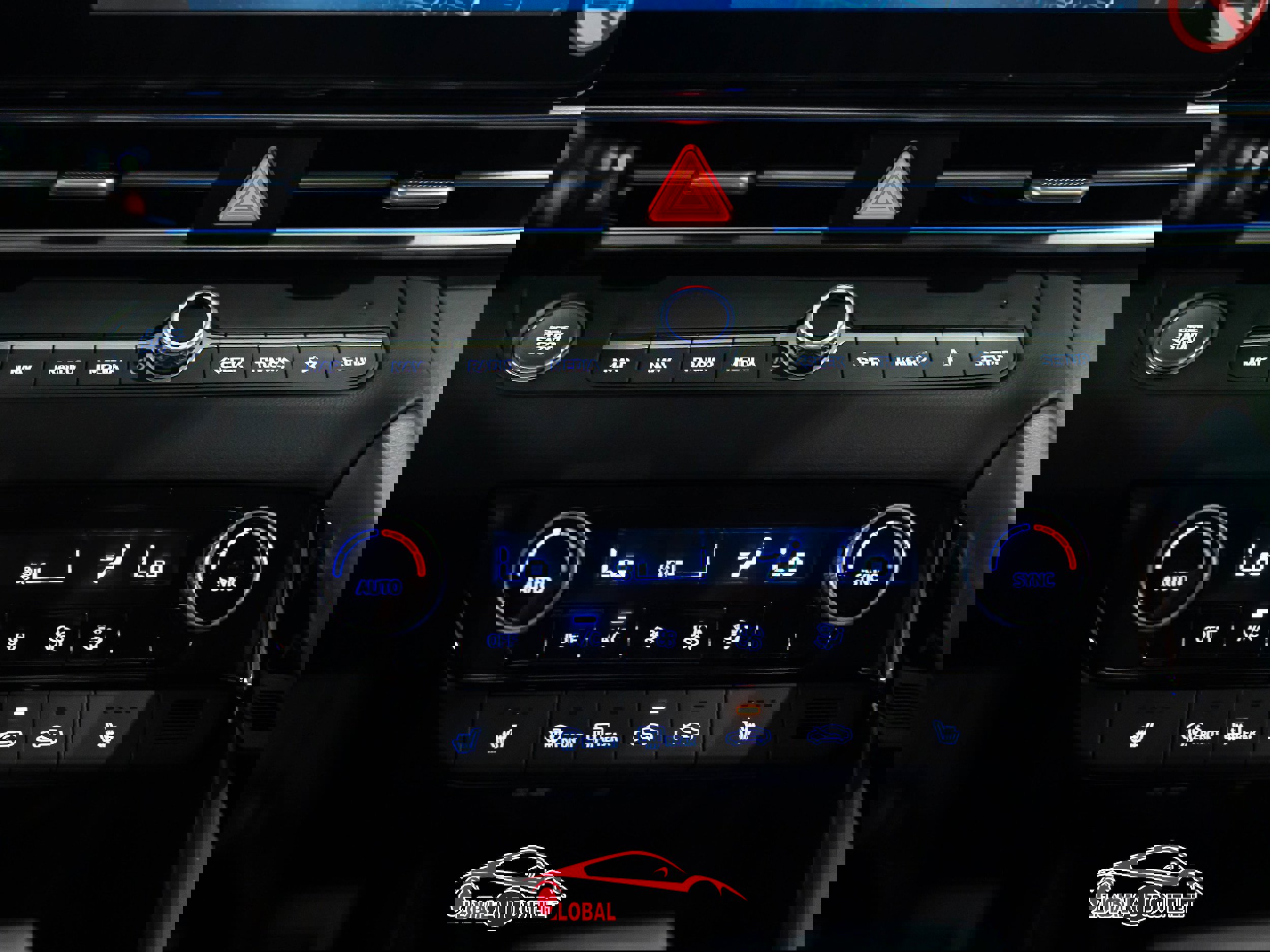 Used 2025 Hyundai Elantra SEL image 31