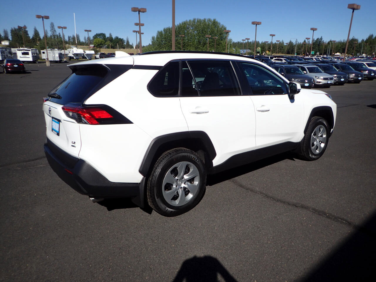 Used 2021 Toyota RAV4 LE image 5