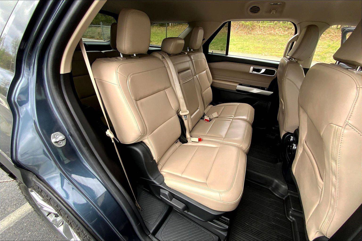 Used 2022 Ford Explorer XLT w/ Equipment Group 202A image 25