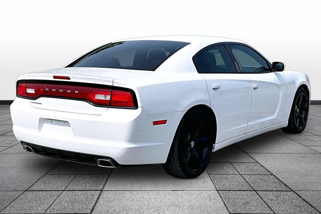 Used 2013 Dodge Charger SE RWD image 11