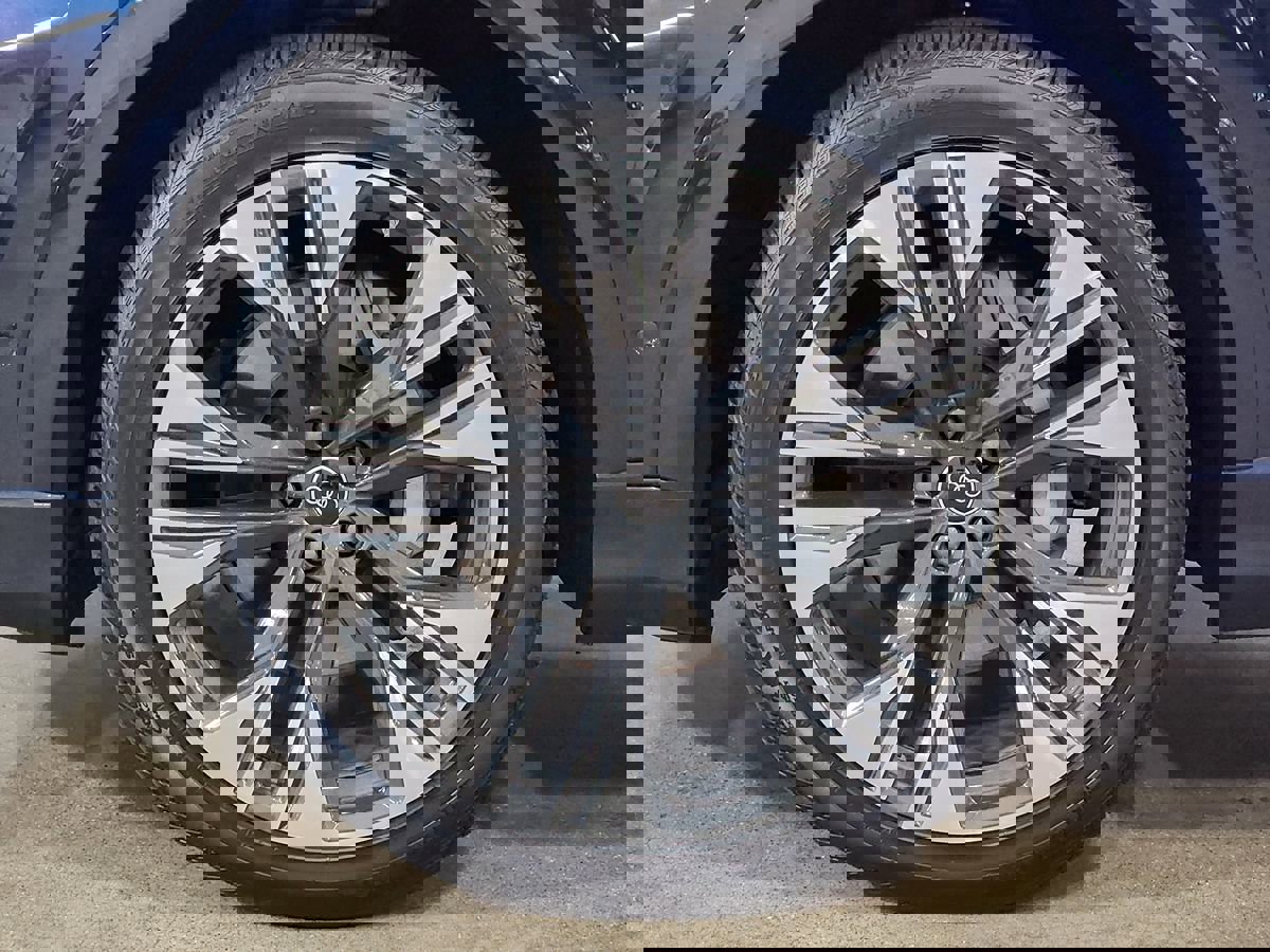 Used 2025 Audi Q8 Premium Plus image 29