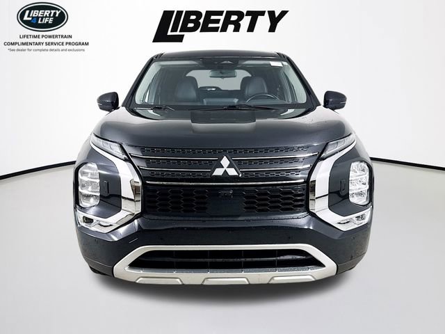 Used 2023 Mitsubishi Outlander SE video 2